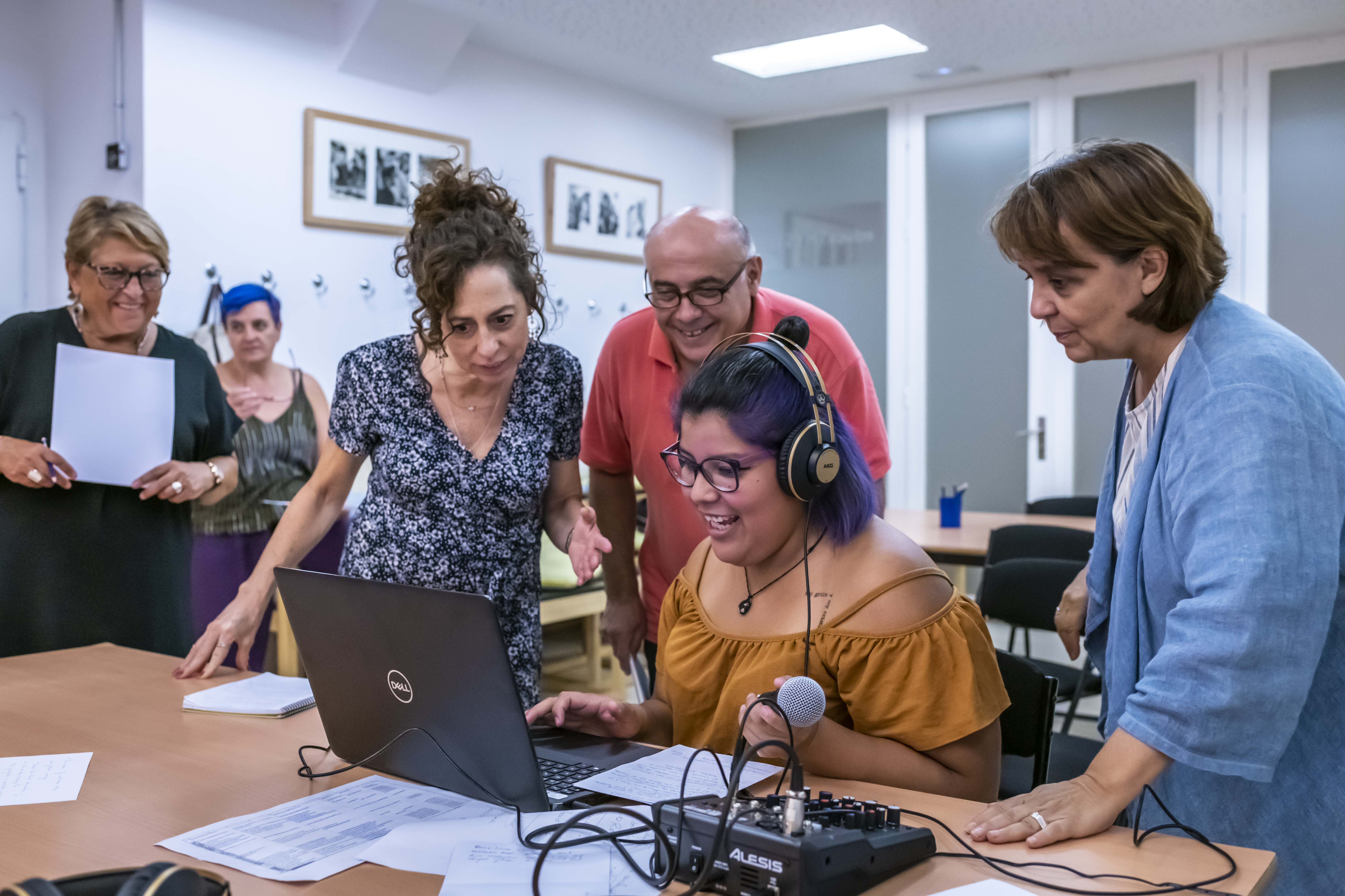 Creadores de podcasts y audiosdescripciones en el museo