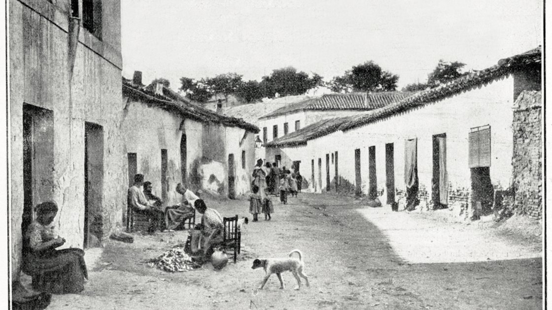 Una calle del Barrio de las Injurias, Madrid, 1906