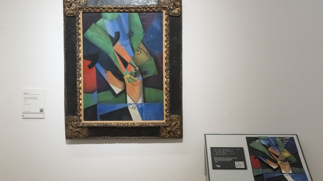 Relieve para la exploración táctil basado en la obra 'El fumador (Frank Haviland)' de Juan (José Victoriano González Pérez) Gris