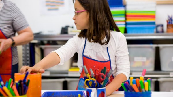 Chica en el taller de educaThyssen