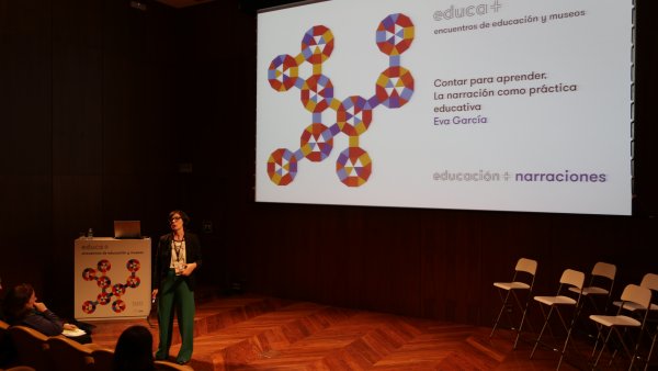 Eva García durante su conferencia en el Encuentro Educa+ Narraciones