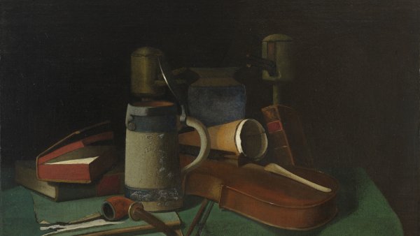 Libros, jarra, pipa y violín