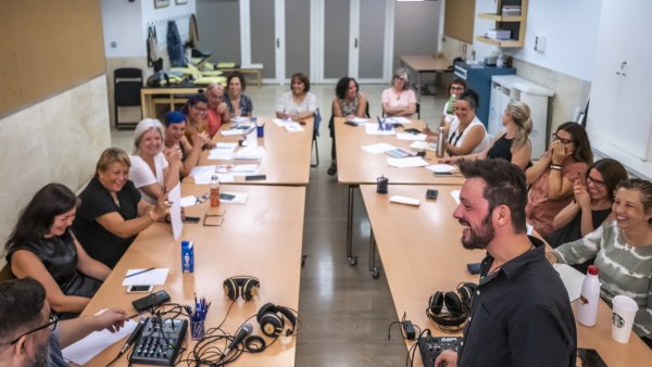 Participantes durante el desarrollo de un taller