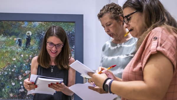 Participantes durante el desarrollo de un taller