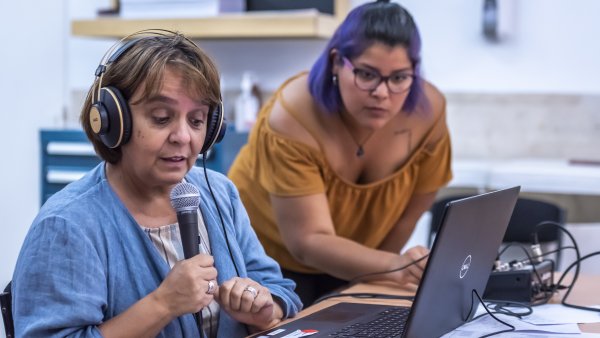 Participante durante el desarrollo de un taller