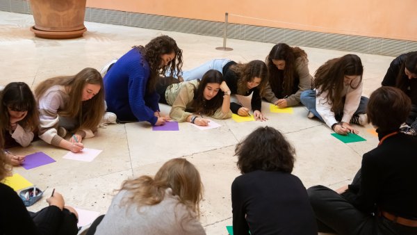 Participante durante el desarrollo de un taller