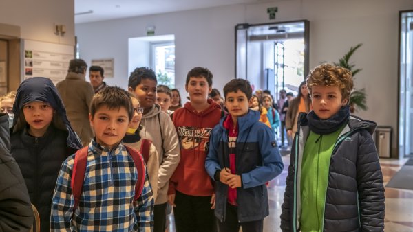 Escolares durante una visita