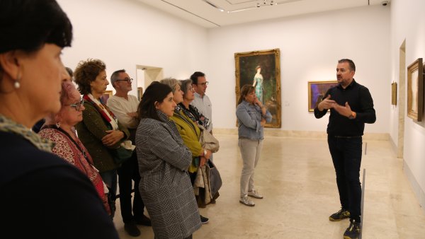 El artista durante una demostración práctica