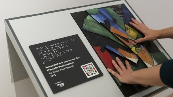 Relieve para la exploración táctil Relieve para la exploración táctil basado en la obra 'El fumador' de Jan van Eyck