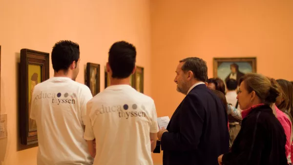 Visitantes conociendo el Museo