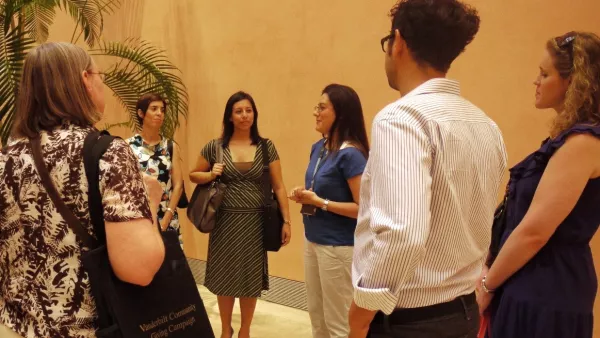Estudiantes de ELE en una visita comentada en el museo