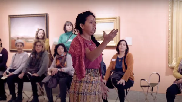 La cantante Estela Patriz en las salas del museo