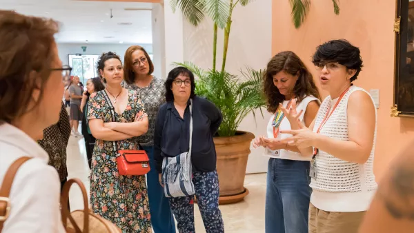 Visita en las salas del museo