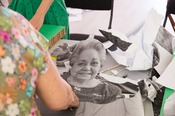 Participante durante el desarrollo de un taller