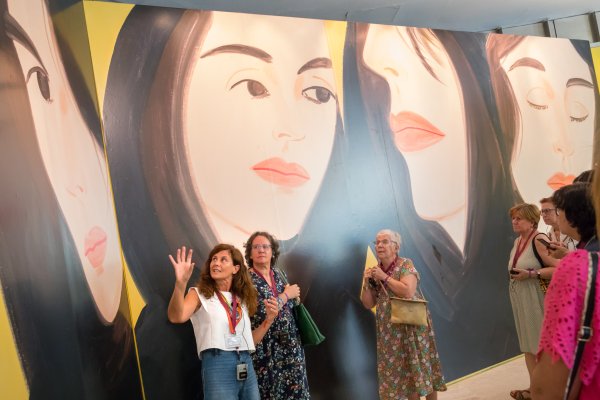 Visitantes en el museo