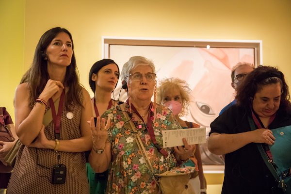 Visitantes en el museo