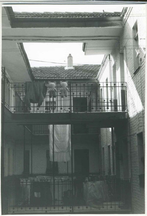 Interior de corrala del Paseo de Yeserías, Madrid, 1987