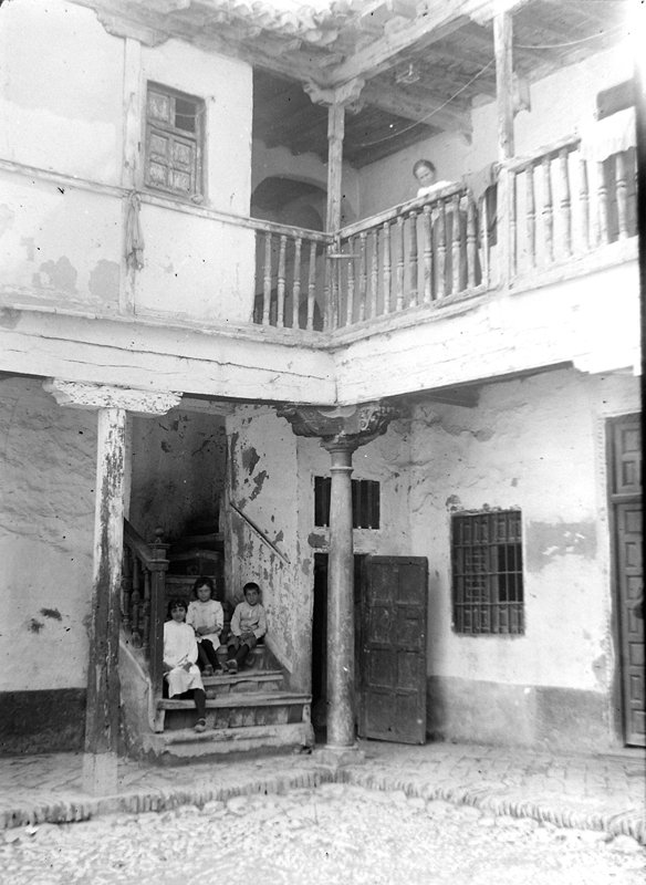 Porche de una casa, Cataluña, de Baldomer Gili Roig