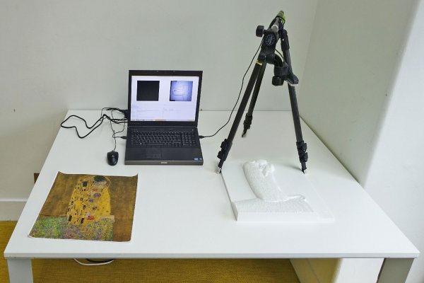 Diseño del Prototipo de exploración táctil basado en la obra de Gustav Klimt El Beso creado por VRVis